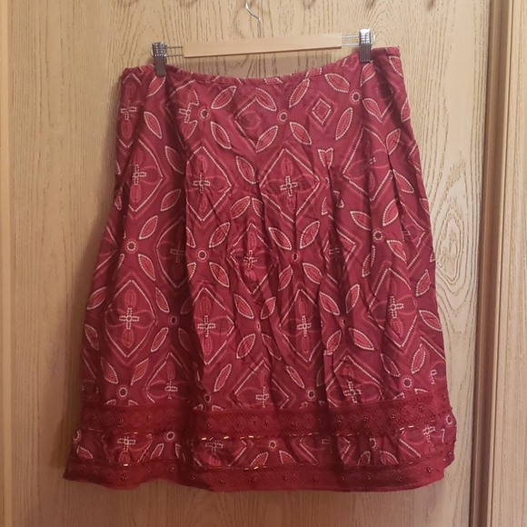 Apt. 9 fully lined pleated burgandy print skirt - Picture 4 of 8